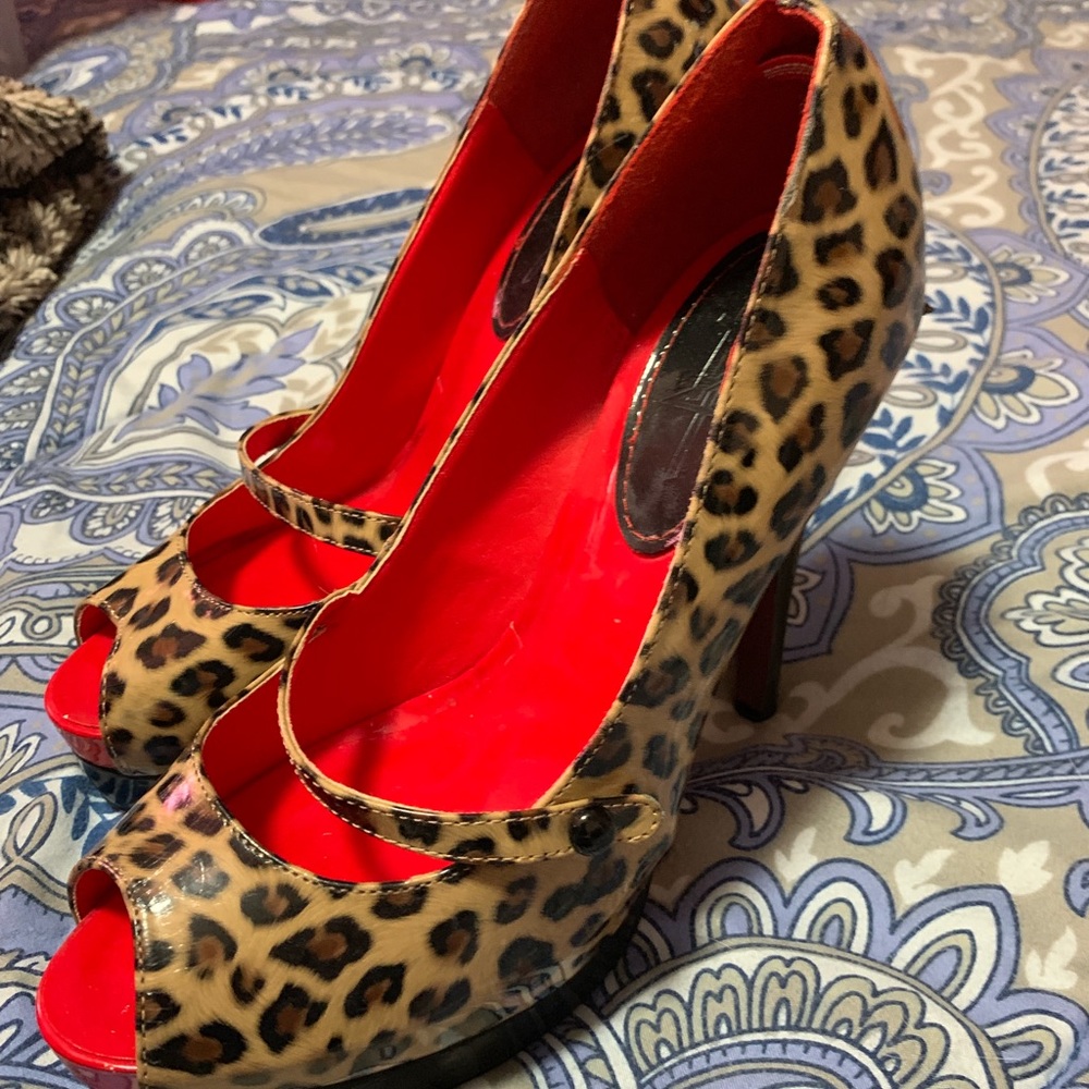 Heels - Picture 4 of 4
